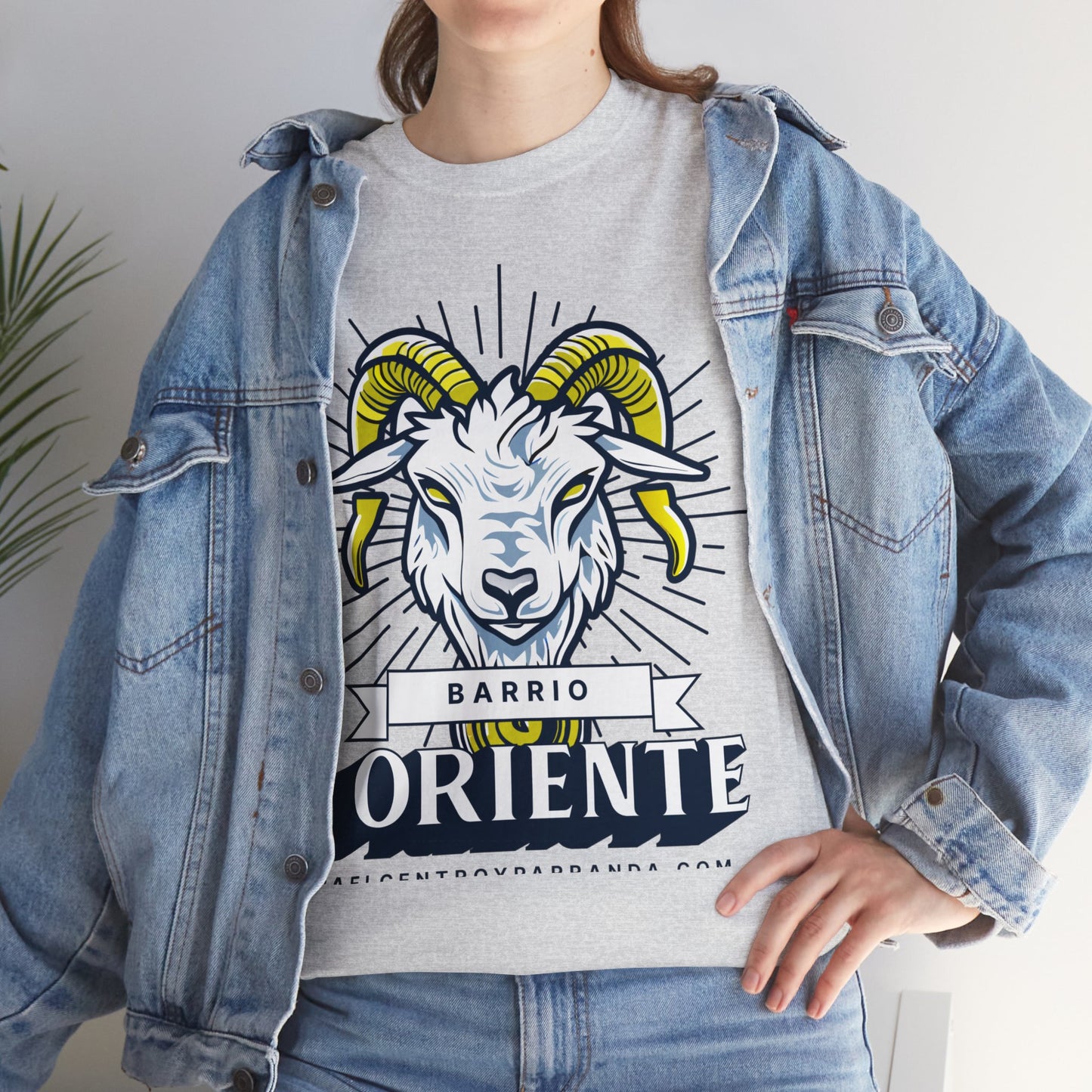 Oriente, Zaza del Medio. Unisex Heavy Cotton Tee