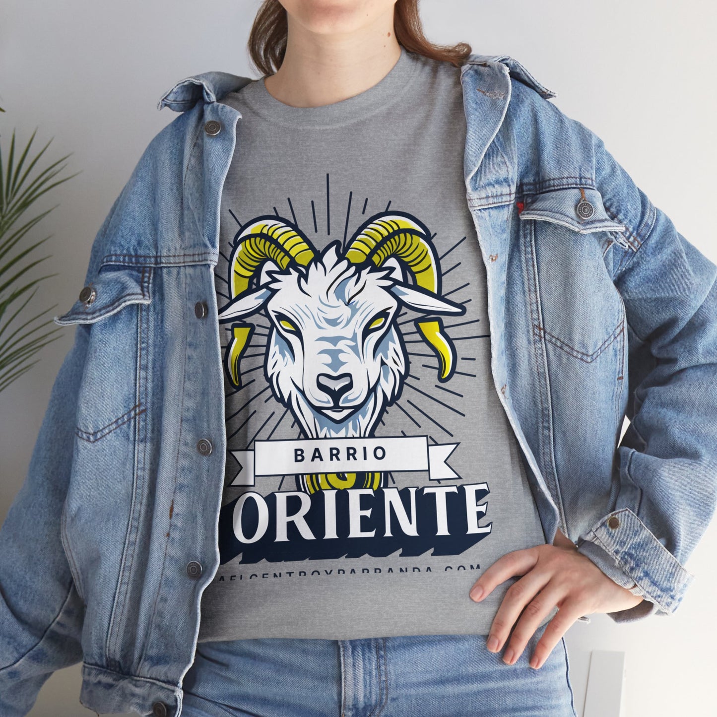 Oriente, Zaza del Medio. Unisex Heavy Cotton Tee