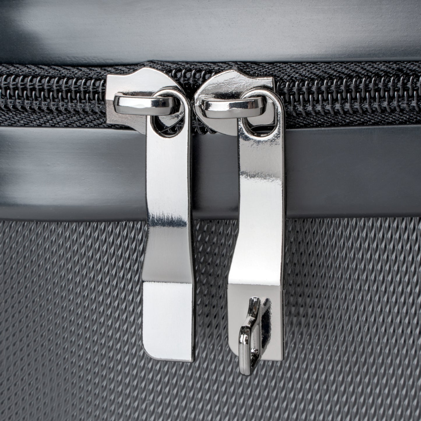 Pa´ el centro y parranda. Suitcase